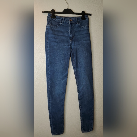 H&M Divided Jeggings/Jeans Medium Wash Color - Picture 3 of 9